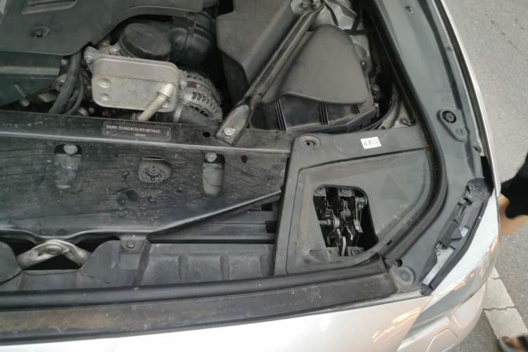 Used BMW 5 Series 2011 523Li Leading Model Engine Bay Left