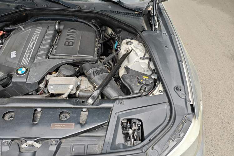 Used BMW 5 Series 2011 535i Sport Edition Engine Bay Left