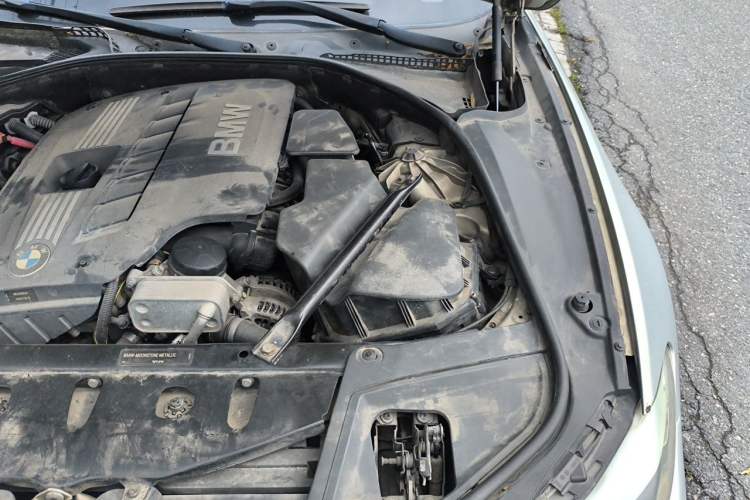 Used BMW 5 Series 2011 528Li Leading Model Engine Bay Left