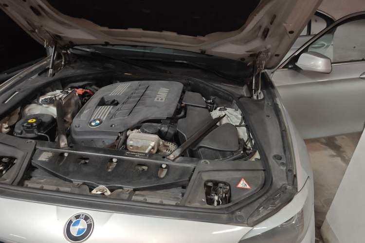 Used BMW 5 Series 2011 520Li Elegant Model Engine Bay Left