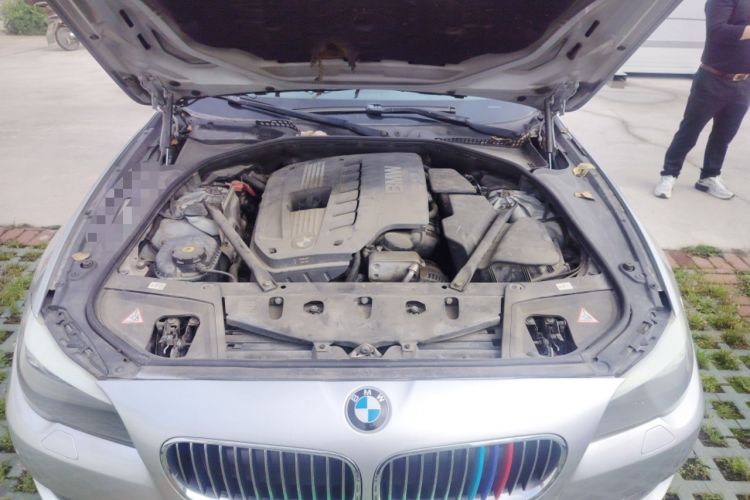 Used BMW 5 Series 2011 523Li Leading Model Engine Bay