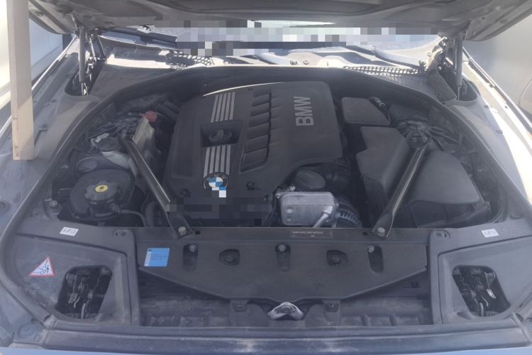Used BMW 5 Series 2011 523Li Leading Model Engine Bay