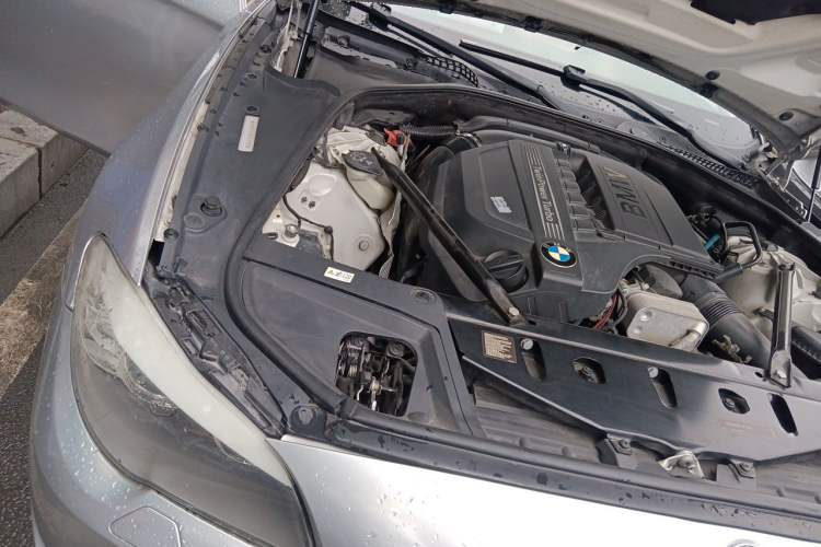 Used BMW 5 Series 2011 535i Sport Edition Engine Bay Right