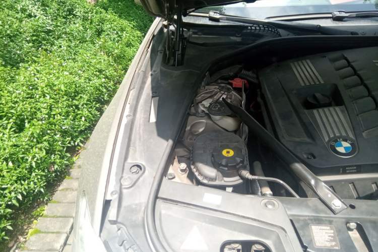 Used BMW 5 Series 2011 523Li Leading Model Engine Bay Right