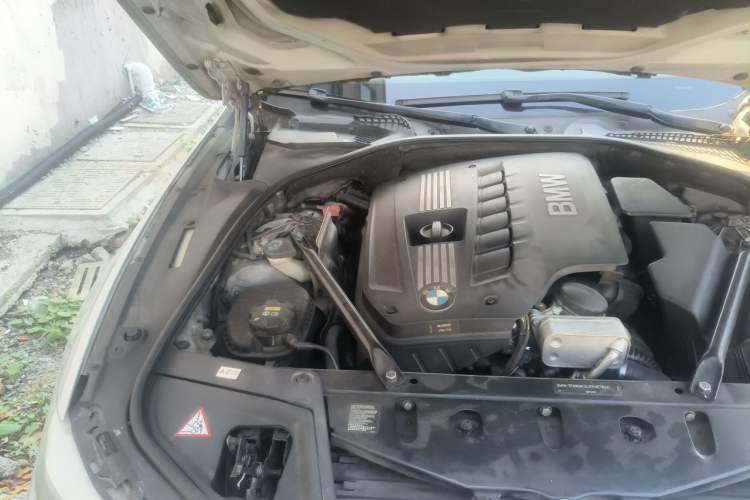 Used BMW 5 Series 2011 528Li Leading Model Engine Bay Right