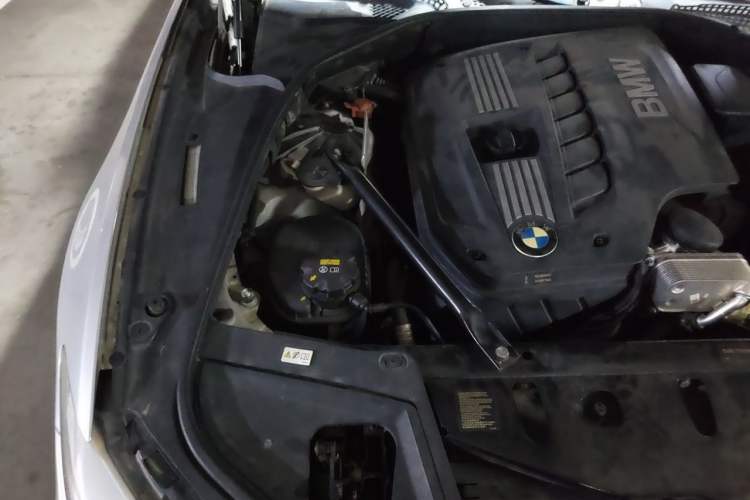 Used BMW 5 Series 2011 528Li Leading Model Engine Bay Right