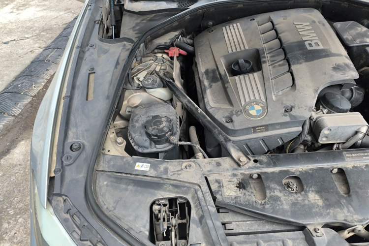 Used BMW 5 Series 2011 528Li Leading Model Engine Bay Right