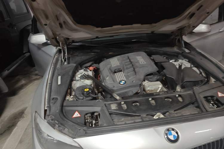 Used BMW 5 Series 2011 520Li Elegant Model Engine Bay Right