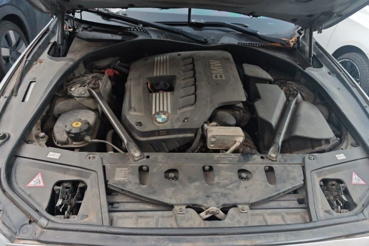 Used BMW 5 Series 2011 523Li Leading Model Engine Bay