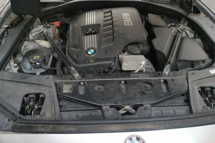 Used BMW 5 Series 2011 523Li Leading Model Engine Bay