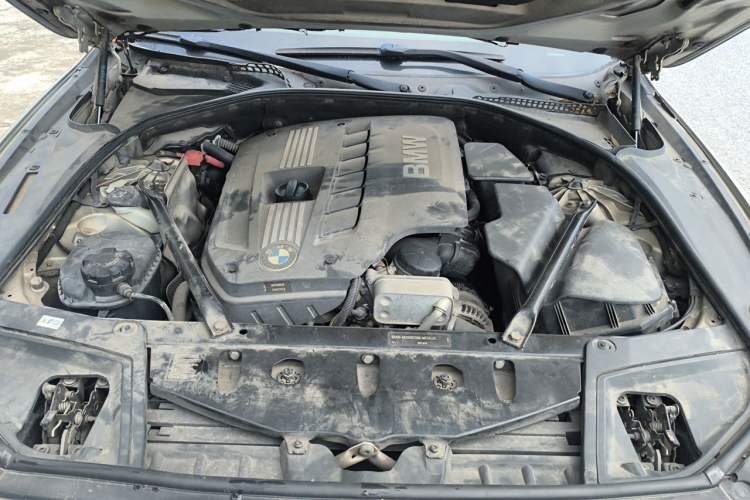 Used BMW 5 Series 2011 528Li Leading Model Engine Bay