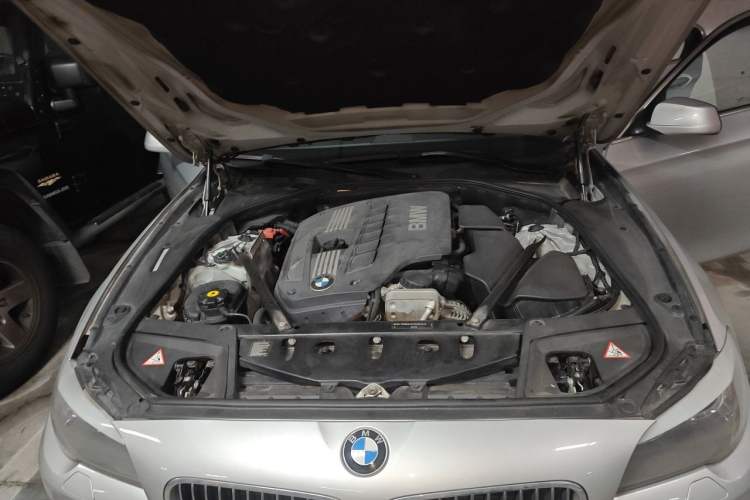 Used BMW 5 Series 2011 520Li Elegant Model Engine Bay