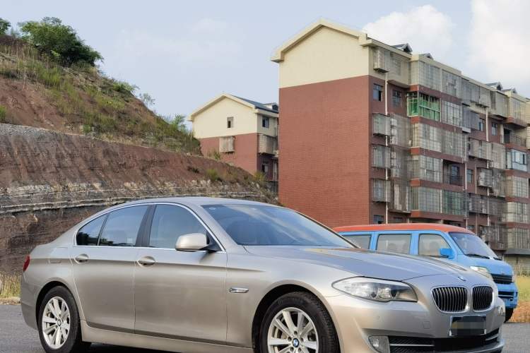 Used BMW 5 Series 2011 523i Leading Model Exterior 2