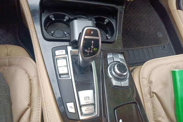 Used BMW 5 Series 2011 535i Sport Edition Gear Lever