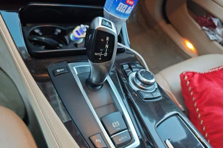 Used BMW 5 Series 2011 523Li Leading Model Gear Lever