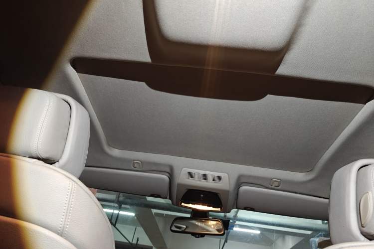 Used BMW 5 Series 2011 520Li Elegant Model Headliner