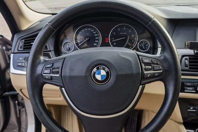 Used BMW 5 Series 2011 523i Leading Model Interior 5