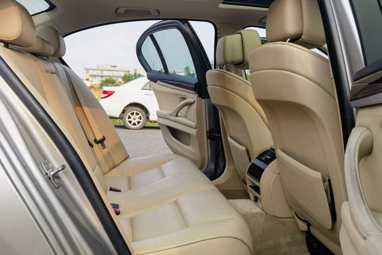 Used BMW 5 Series 2011 523i Leading Model Interior 8