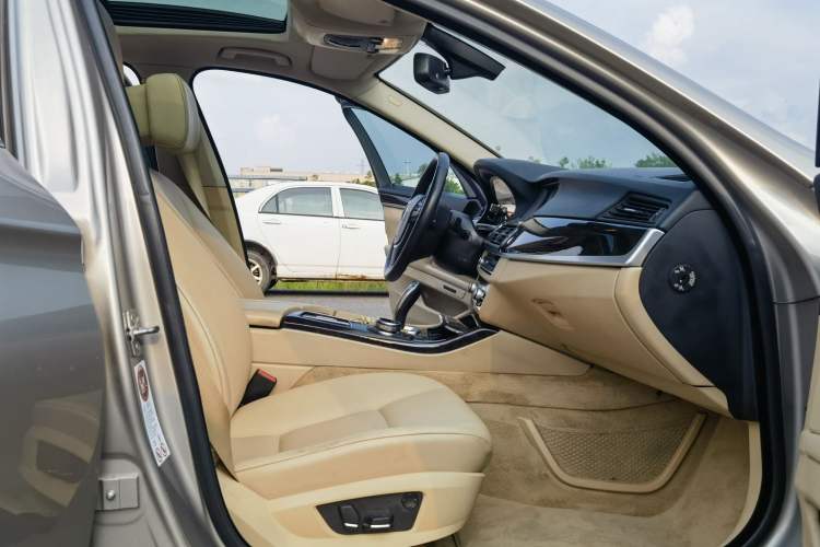 Used BMW 5 Series 2011 523i Leading Model Interior 9