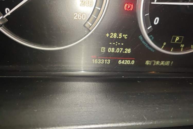Used BMW 5 Series 2011 528Li Leading Model Odometer Close Up