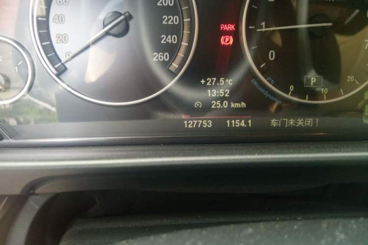 Used BMW 5 Series 2011 523Li Leading Model Odometer Close Up