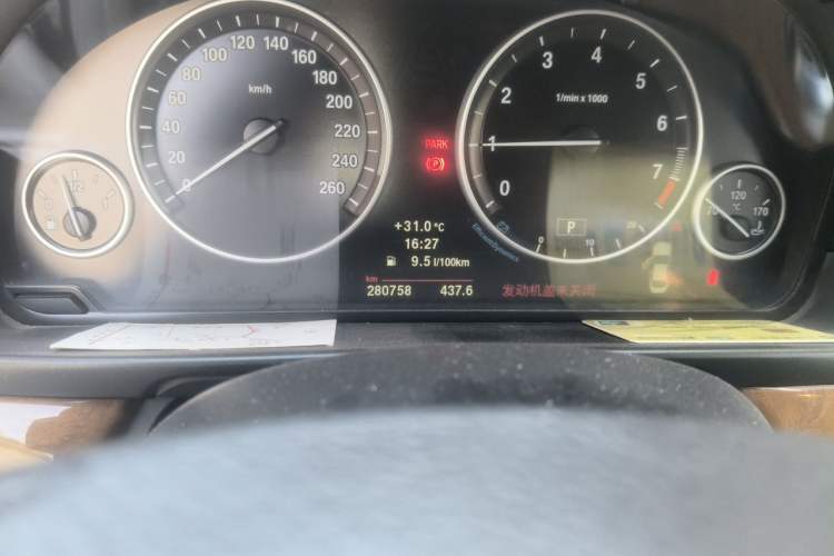 Used BMW 5 Series 2011 528Li Leading Model Odometer Close Up