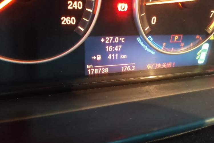 Used BMW 5 Series 2011 528Li Leading Model Odometer Close Up