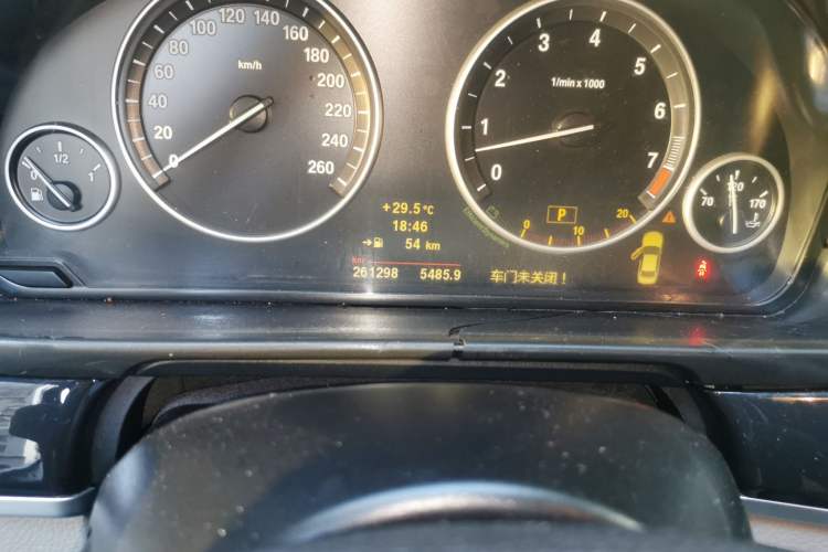 Used BMW 5 Series 2011 523Li Leading Model Odometer Close Up