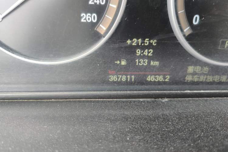 Used BMW 5 Series 2011 528Li Leading Model Odometer Close Up
