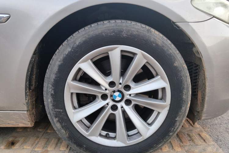 Used BMW 5 Series 2011 523Li Luxury Model Right Front Wheel Hub