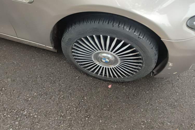 Used BMW 5 Series 2011 523Li Luxury Model Right Front Wheel Hub