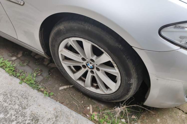 Used BMW 5 Series 2011 523Li Luxury Model Right Front Wheel Hub