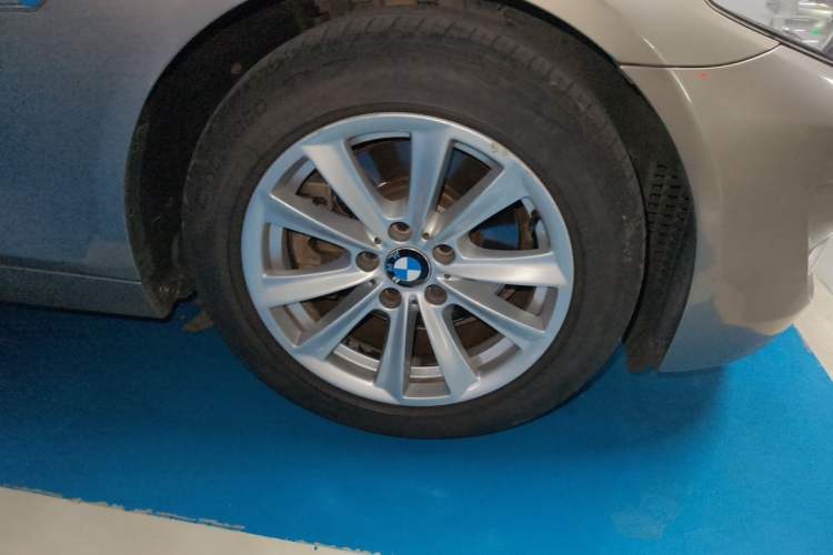 Used BMW 5 Series 2011 523Li Leading Model Right Front Wheel Hub