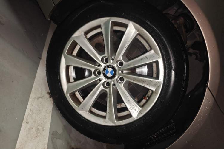 Used BMW 5 Series 2011 523Li Luxury Model Right Front Wheel Hub