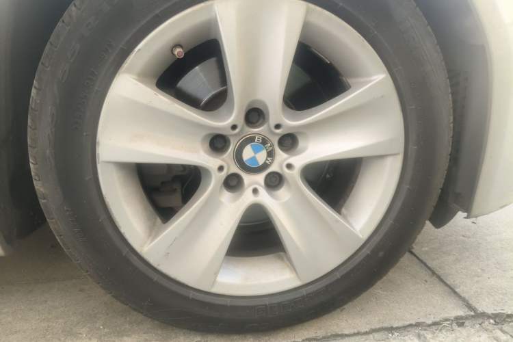 Used BMW 5 Series 2011 528Li Leading Model Right Front Wheel Hub