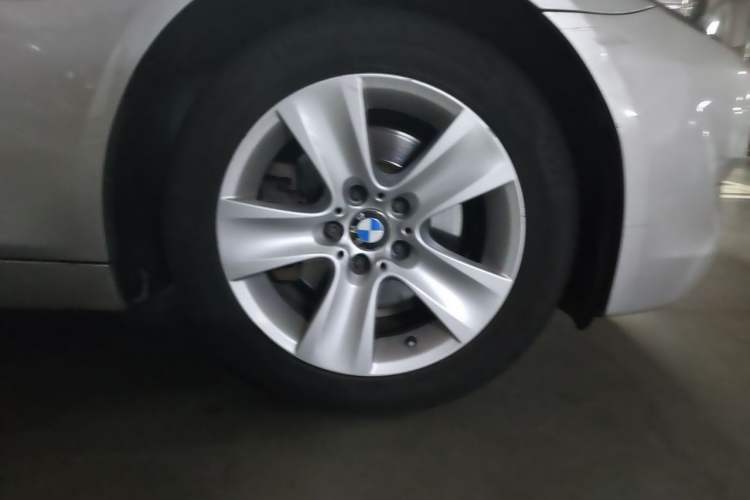 Used BMW 5 Series 2011 528Li Leading Model Right Front Wheel Hub