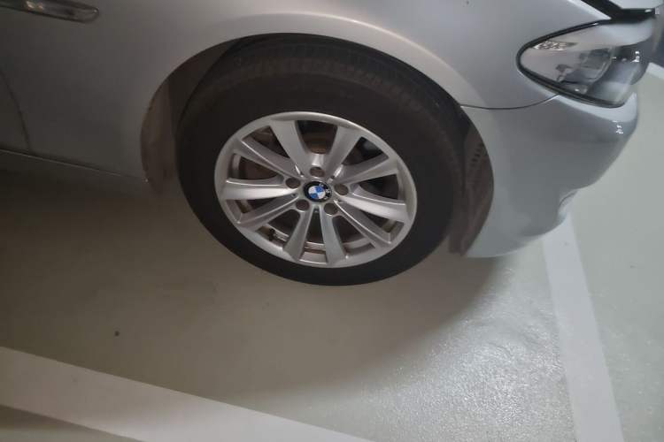 Used BMW 5 Series 2011 523Li Leading Model Right Front Wheel Hub
