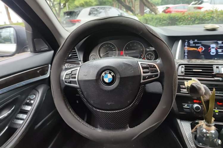 Used BMW 5 Series 2011 523Li Luxury Model Steering Wheel