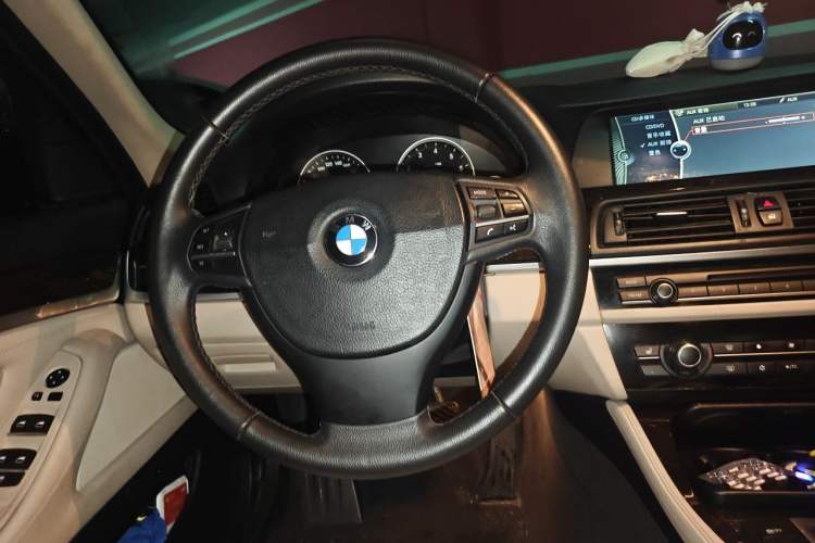 Used BMW 5 Series 2011 523Li Luxury Model Steering Wheel