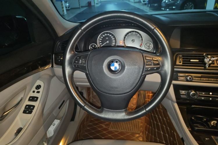 Used BMW 5 Series 2011 523Li Leading Model Steering Wheel
