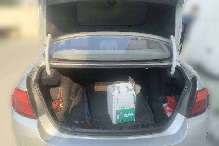 Used BMW 5 Series 2011 528Li Leading Model Trunk