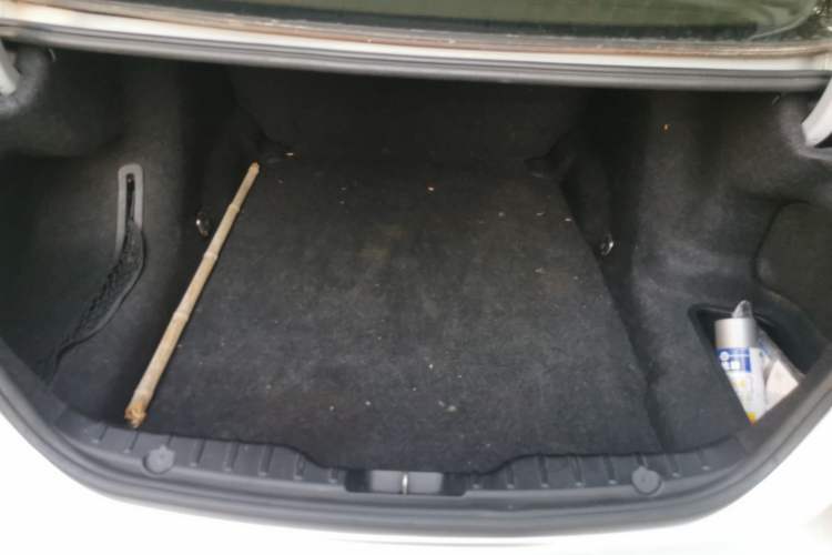 Used BMW 5 Series 2011 523Li Leading Model Trunk