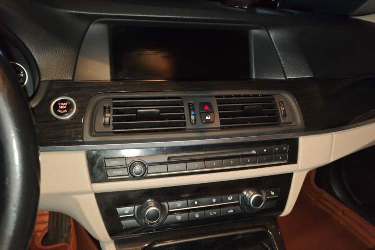 Used BMW 5 Series 2011 535Li Luxury Model Audio And AC Panel