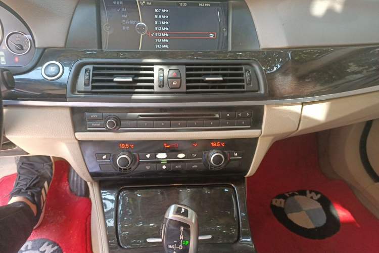 Used BMW 5 Series 2011 523Li Luxury Model Audio And AC Panel