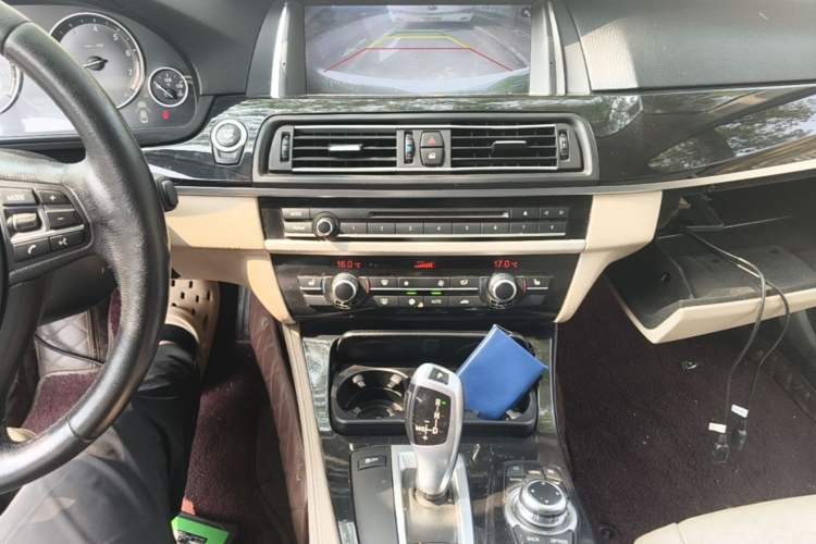Used BMW 5 Series 2011 523Li Leading Model Audio And AC Panel