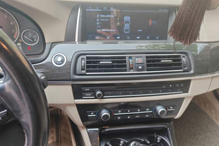 Used BMW 5 Series 2011 535Li Leading Model Audio And AC Panel