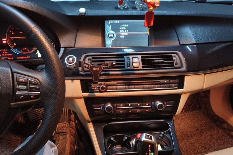 Used BMW 5 Series 2011 523Li Luxury Model Audio And AC Panel