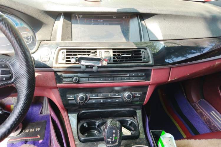 Used BMW 5 Series 2011 523Li Leading Model Audio And AC Panel