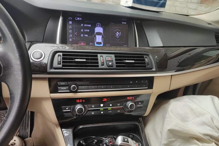 Used BMW 5 Series 2011 523Li Leading Model Audio And AC Panel