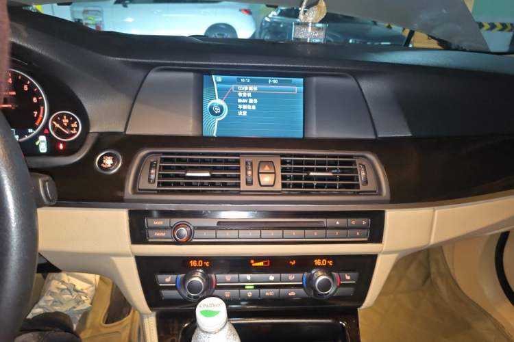 Used BMW 5 Series 2011 523i Leading Model Audio And AC Panel